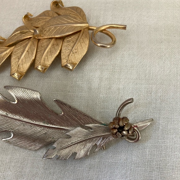 Bundle of 2 Fall Leaves Vintage Brooch Pins Autumn - Picture 5 of 8